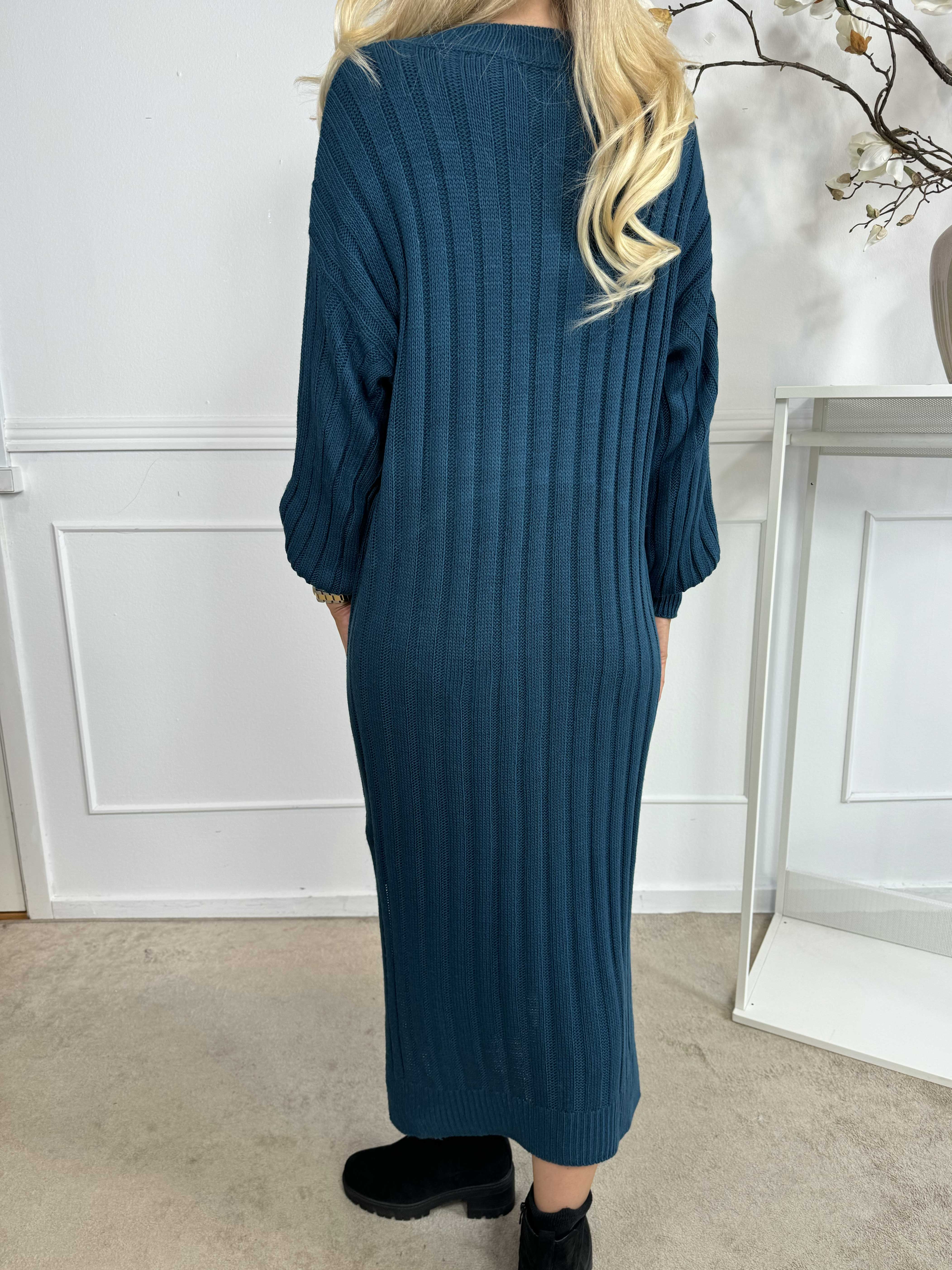 Hanine - Lång stickad klänning med v-ringning